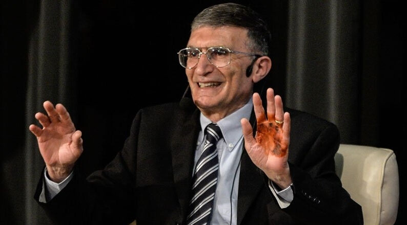 Türkiye'de Nobel alan 3. kişi Daron Acemeoğlu 2005'te John Bates Clark Madalyası da kazandı Türkiye'de Nobel alan 3. kişi Daron Acemeoğlu 2005'te John Bates Clark Madalyası da kazandı - 4. Resim