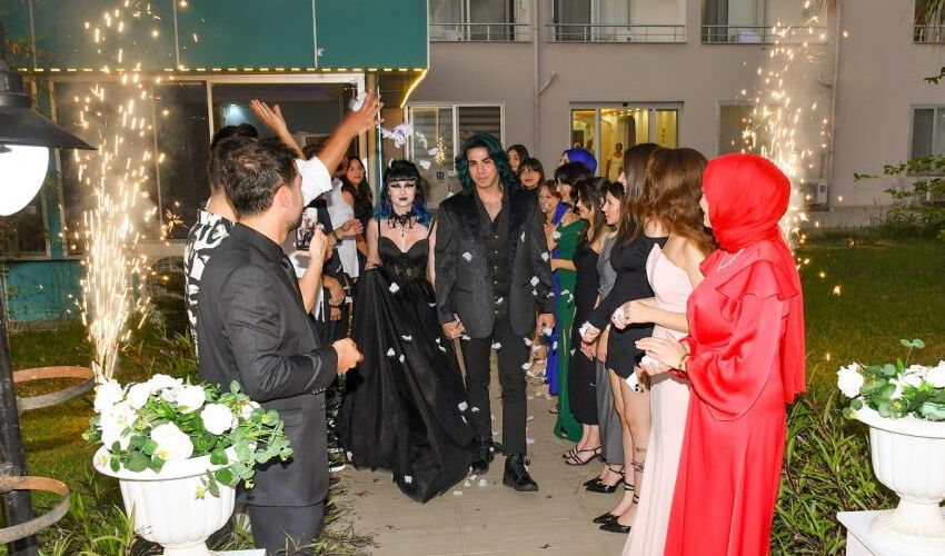 ABD’li gotik geline Türk damat! Düğüne yorum yağdı: Akrabalara ne dedikodu çıkmıştır - 1. Resim