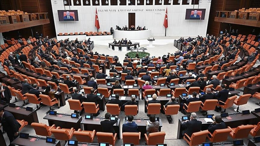 AK Parti eleştirileri dikkate aldı! Kredi kartı vergisi ertelendi - 1. Resim