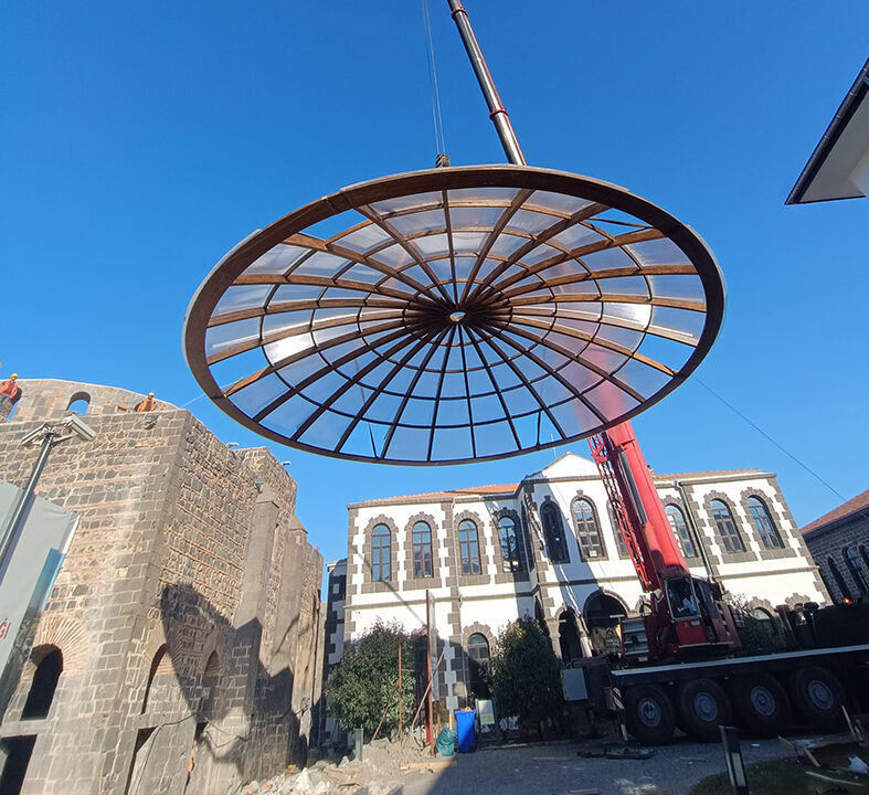Bakanlık 100 sonra tarihi kiliseye kubbeyi yerleştirdi! Diyarbakır'da 1600 yıllık Saint George Kilisesi restore edildi - 1. Resim