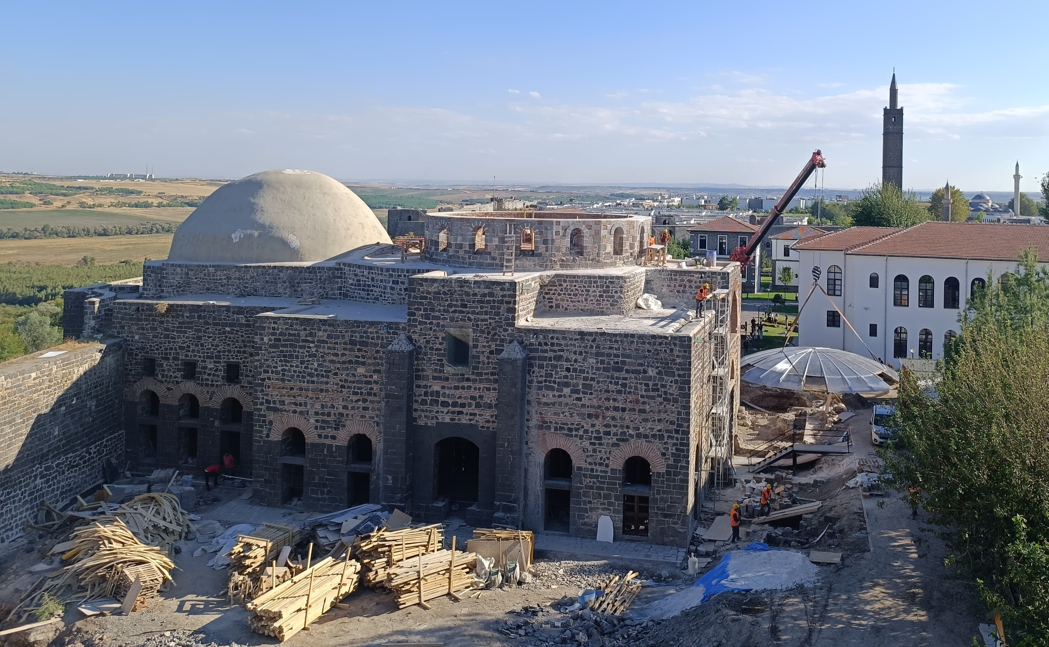 Bakanlık 100 sonra tarihi kiliseye kubbeyi yerleştirdi! Diyarbakır'da 1600 yıllık Saint George Kilisesi restore edildi - 3. Resim
