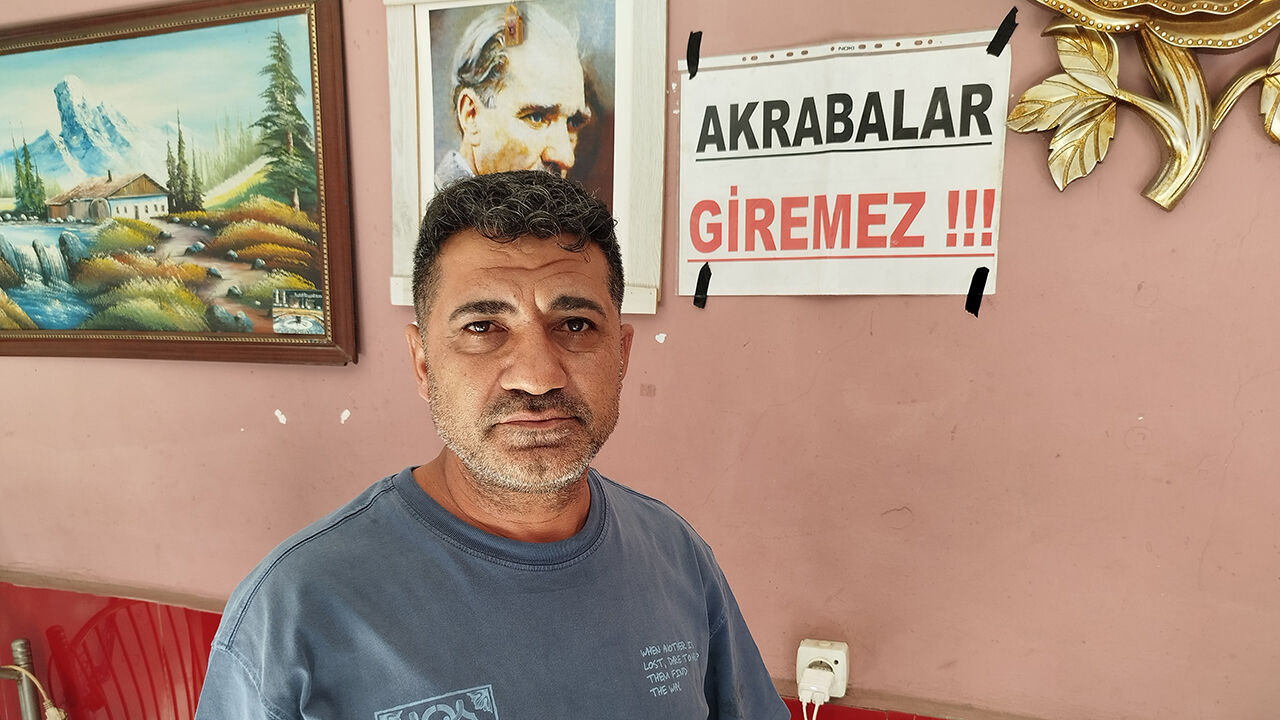 Bedavacı akrabalardan bıktı, çareyi pankart asmakta buldu! 