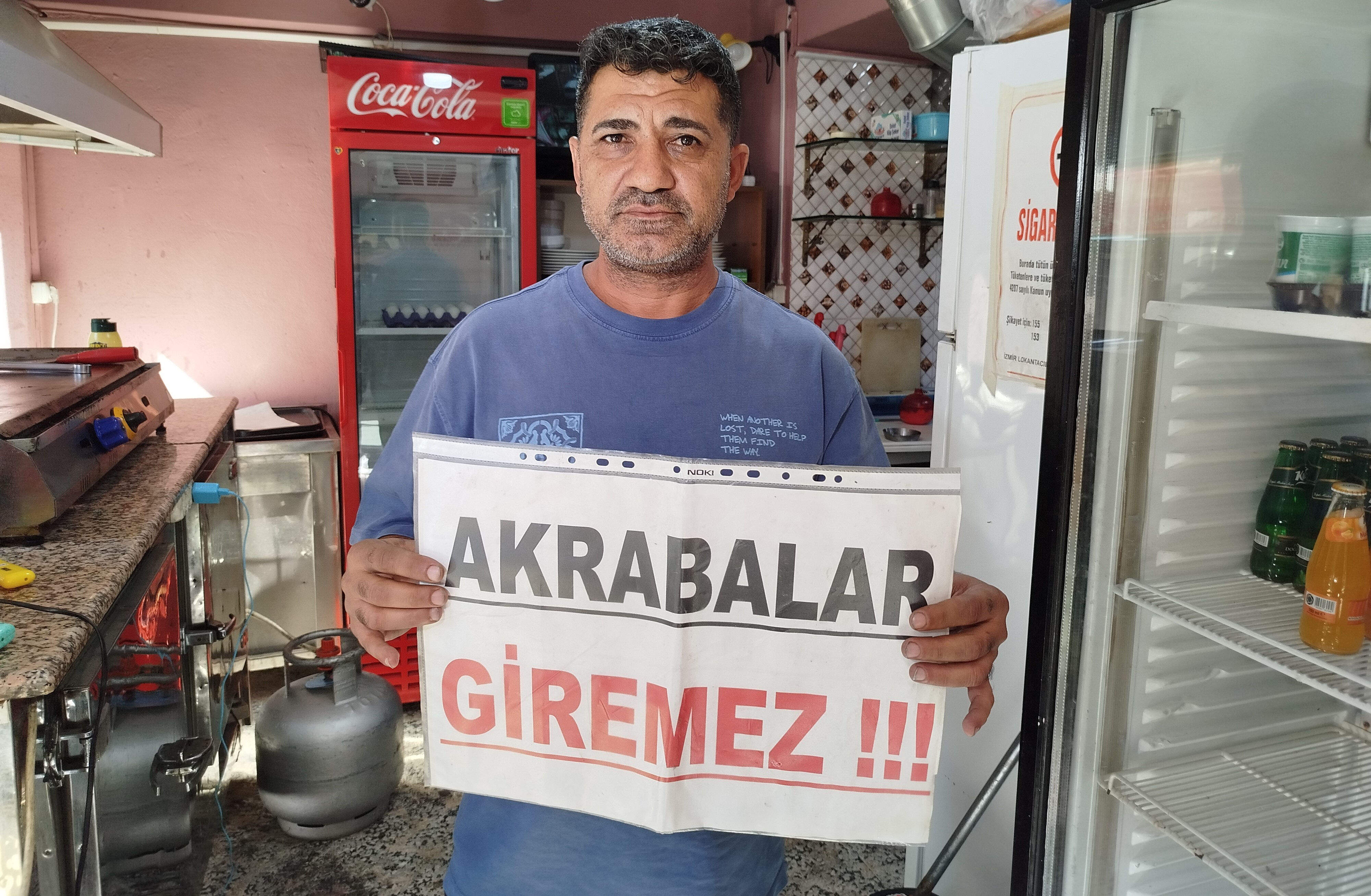 Bedavacı akrabalardan bıktı, çareyi pankart asmakta buldu! 