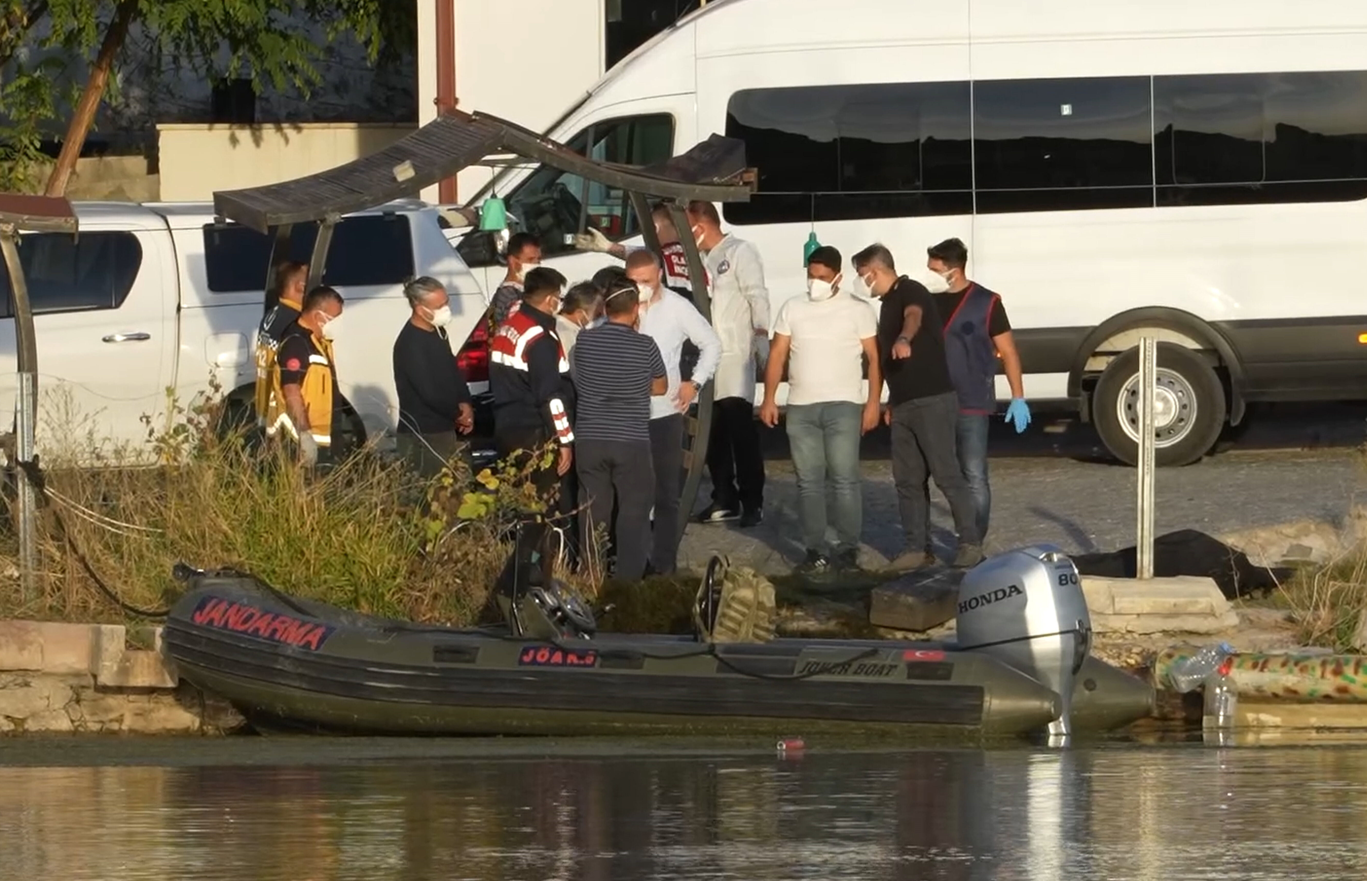 Cesedi 19 gün sonra bulundu! Silahla öldürüp bordür taşına bağlayarak köprüden atmışlar Cesedi 19 gün sonra bulundu! Silahla öldürüp bordür taşına bağlayarak köprüden atmışlar - 2. Resim