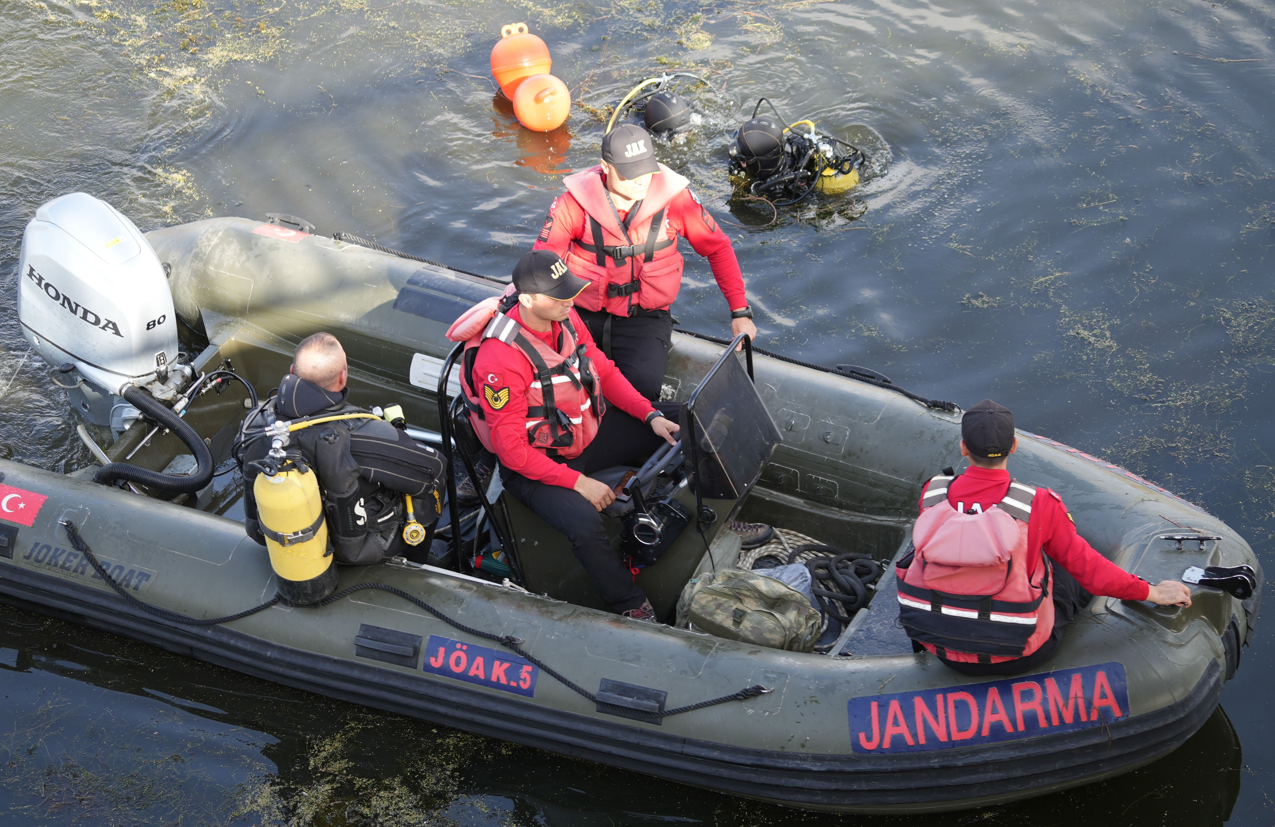 Cesedi 19 gün sonra bulundu! Silahla öldürüp bordür taşına bağlayarak köprüden atmışlar Cesedi 19 gün sonra bulundu! Silahla öldürüp bordür taşına bağlayarak köprüden atmışlar - 3. Resim