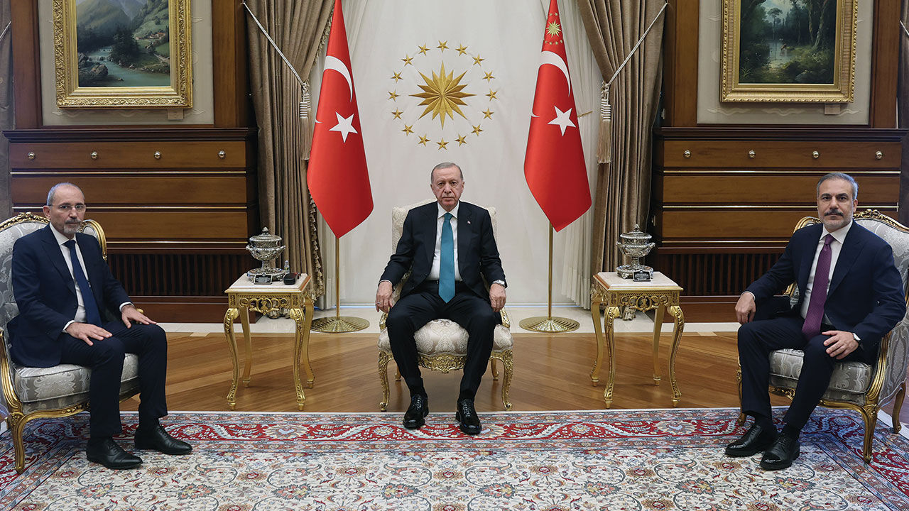 Cumhurbaşkanı Erdoğan, Ürdün Dışişleri Bakanı Eymen es-Safedi'yi kabul etti Cumhurbaşkanı Erdoğan, Ürdün Dışişleri Bakanı Eymen es-Safedi'yi kabul etti - 1. Resim