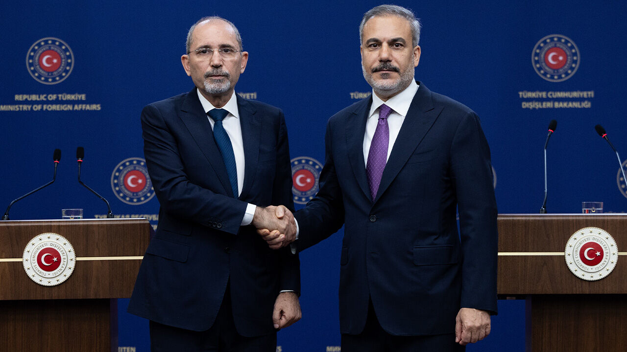 "Filistinliler tehcir edilirse İsrail’le savaşırız"! Ürdün Dışişleri Bakanı Eymen es-Safedi açıkça söyledi Filistinliler tehcir edilirse İsrail’le savaşırız! Ürdün Dışişleri Bakanı Eymen es-Safedi açıkça söyledi - 1. Resim