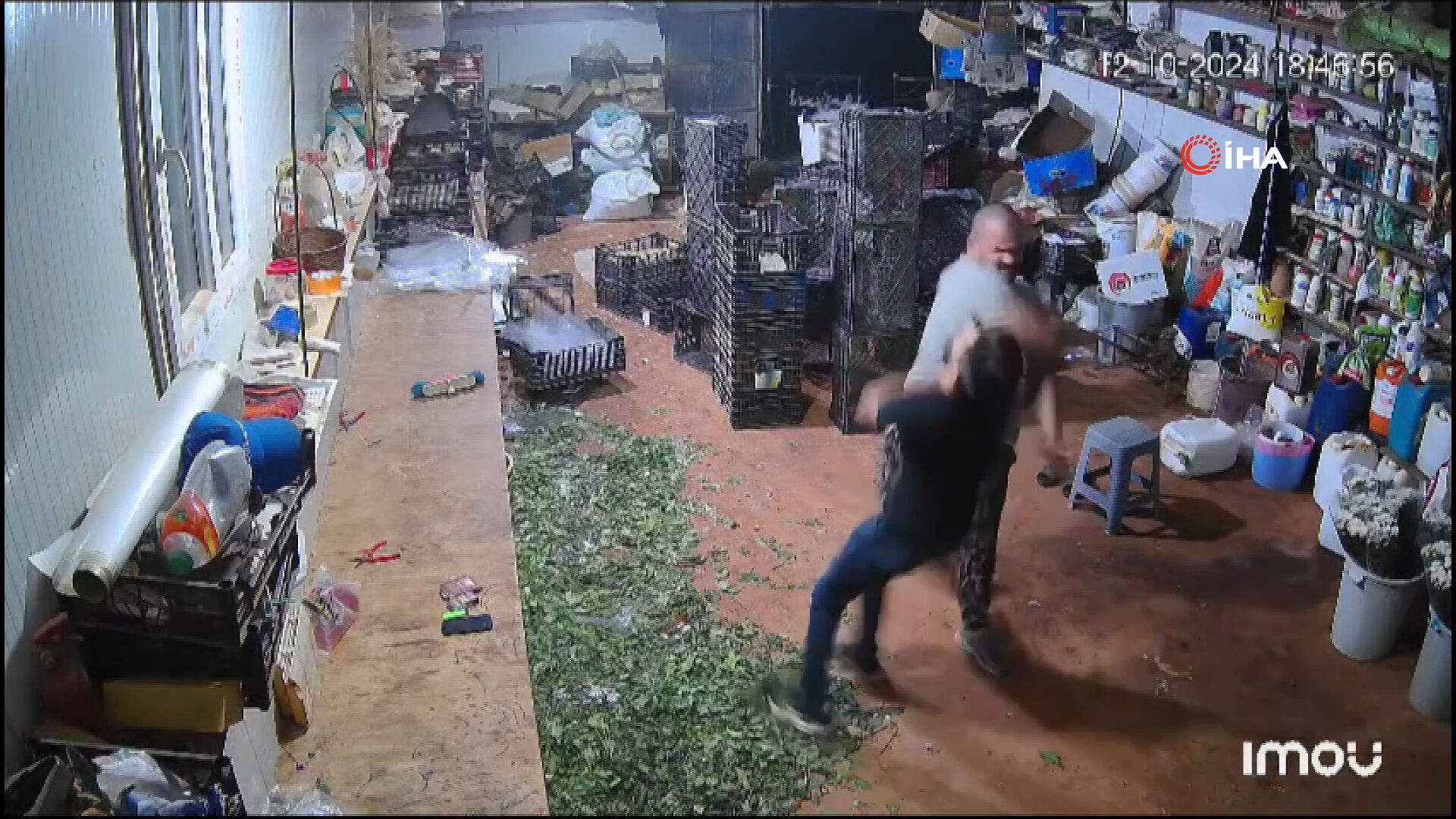 Komalık eden fotoğraf! Antalya'da çiçekçi kavgasının sebebi 