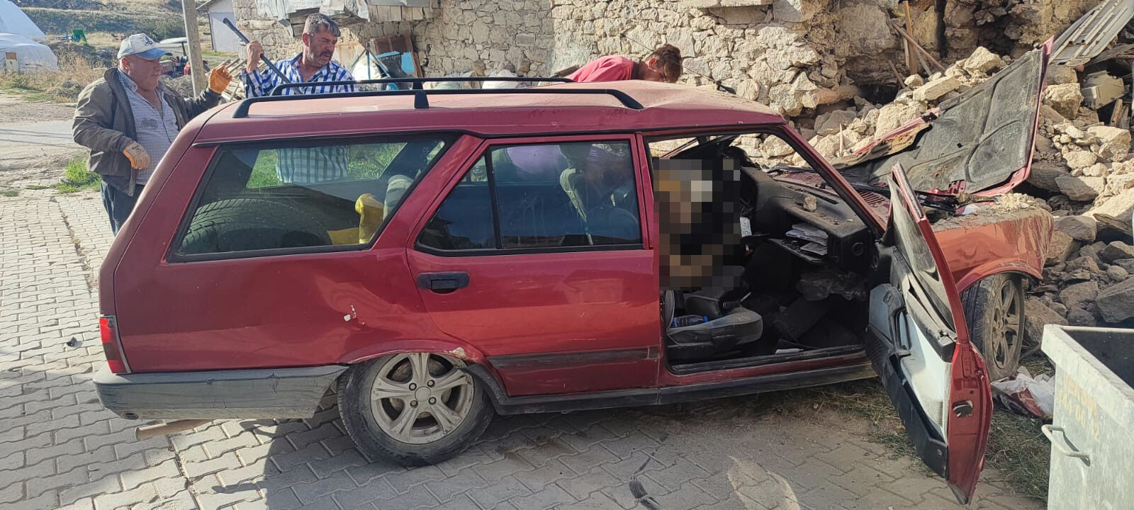 Konya'da otomobil duvara çarptı! Ortaya çıkan görüntü tüyleri diken diken etti! 1 ölü - 1. Resim