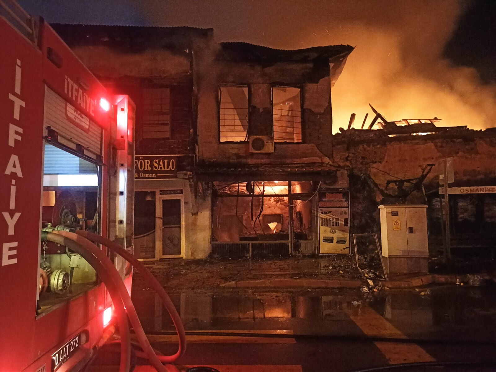 Osmaniye'de tarihi konak cayır cayır yandı! - 1. Resim