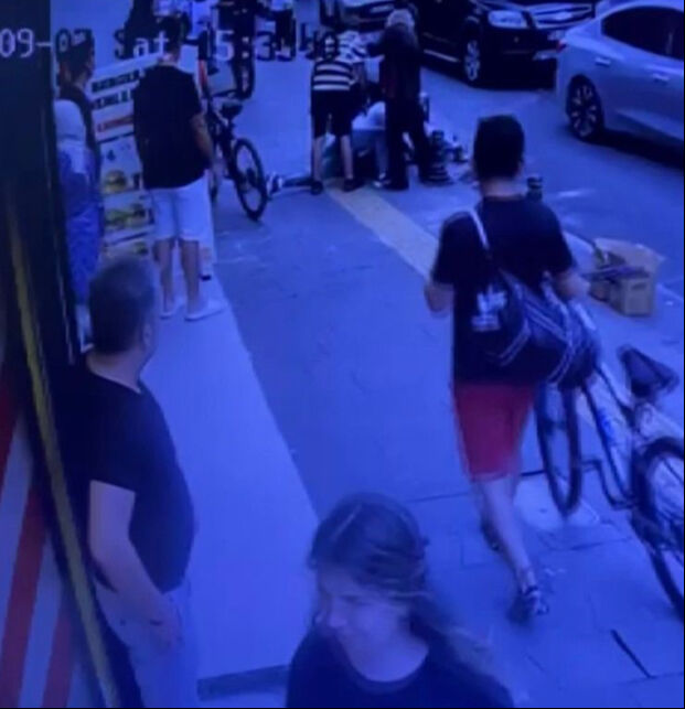 Polise silah çeken suç makinesi vatandaş tarafından etkisiz hale getirildi - 1. Resim