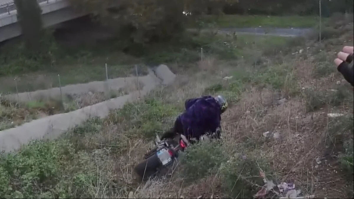 Polisi görünce tarlaya dalmışlardı! 14 motosikletli yakalandı - 1. Resim