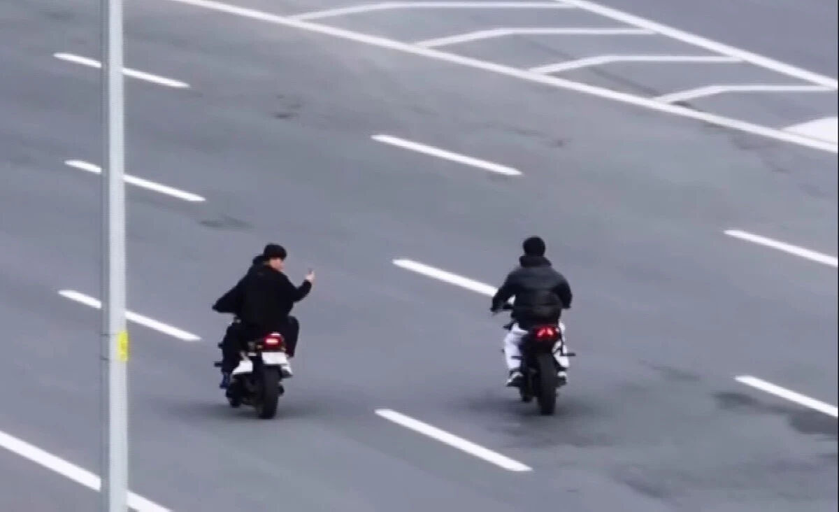 Polisi görünce tarlaya dalmışlardı! 14 motosikletli yakalandı - 3. Resim