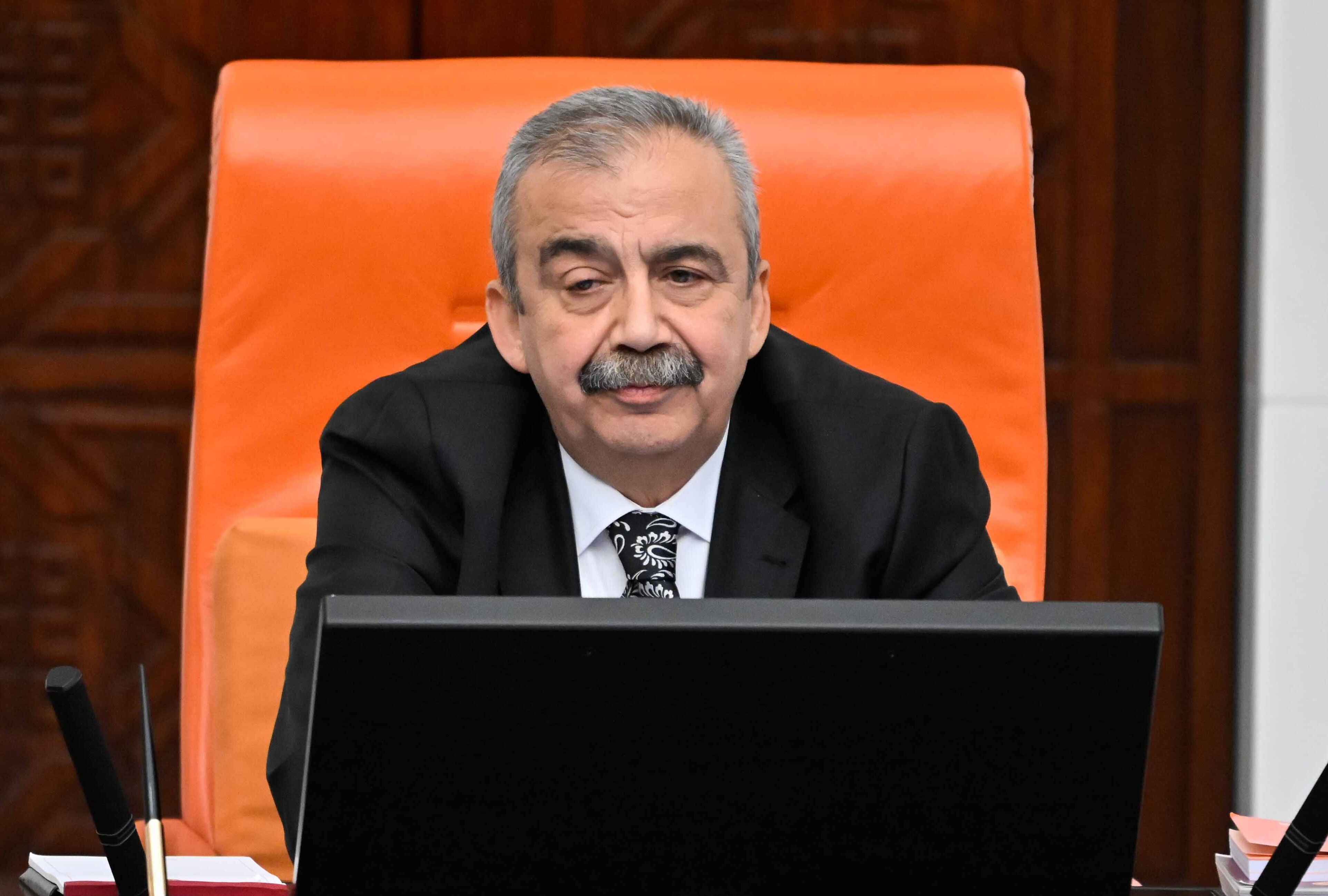 Sırrı Süreyya Önder'den Cumhurbaşkanı Erdoğan ile Bahçeli'ye teşekkür Sırrı Süreyya Önder'den Cumhurbaşkanı Erdoğan ile Bahçeli'ye teşekkür - 1. Resim