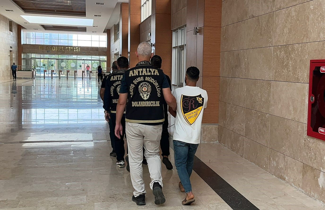 Yaşlıların kabusu oldular, 21 milyon lira dolandırdılar! Antalya'da siber çete çökertildi - 1. Resim