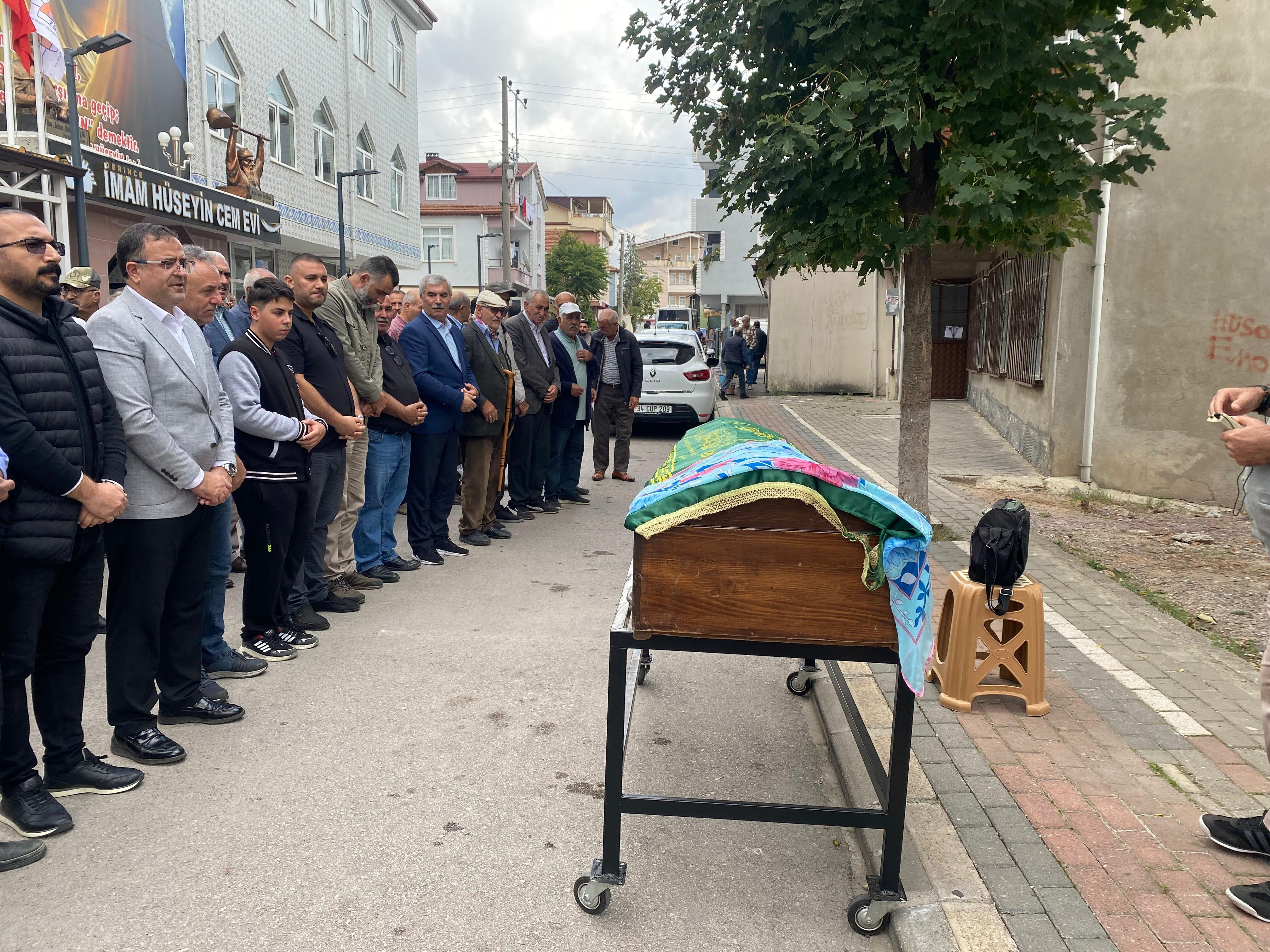 Cansız bedeni otoyol kenarında bulunmuştu: 87 yaşındaki Emine Teyze 3 sonra defnedildi - 2. Resim