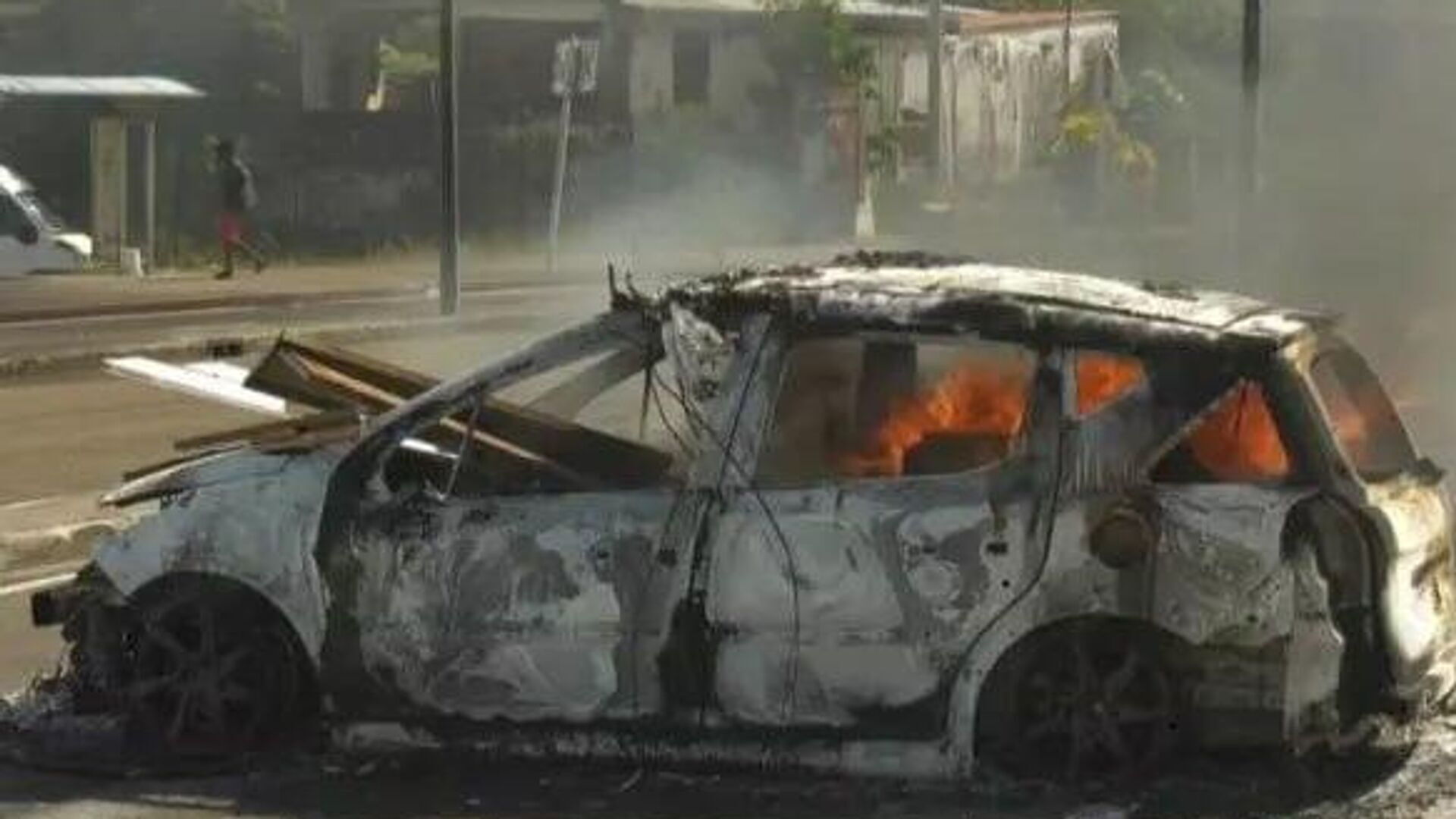 Fransa, sömürgesi Martinik'teki isyanı bastırmak için bölgeye polis ve asker gönderiyor - 3. Resim