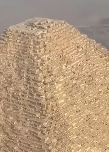 Görenleri şaşkına çevirdi! 145 metre yükseklikten kuşlara havladı - 1. Resim