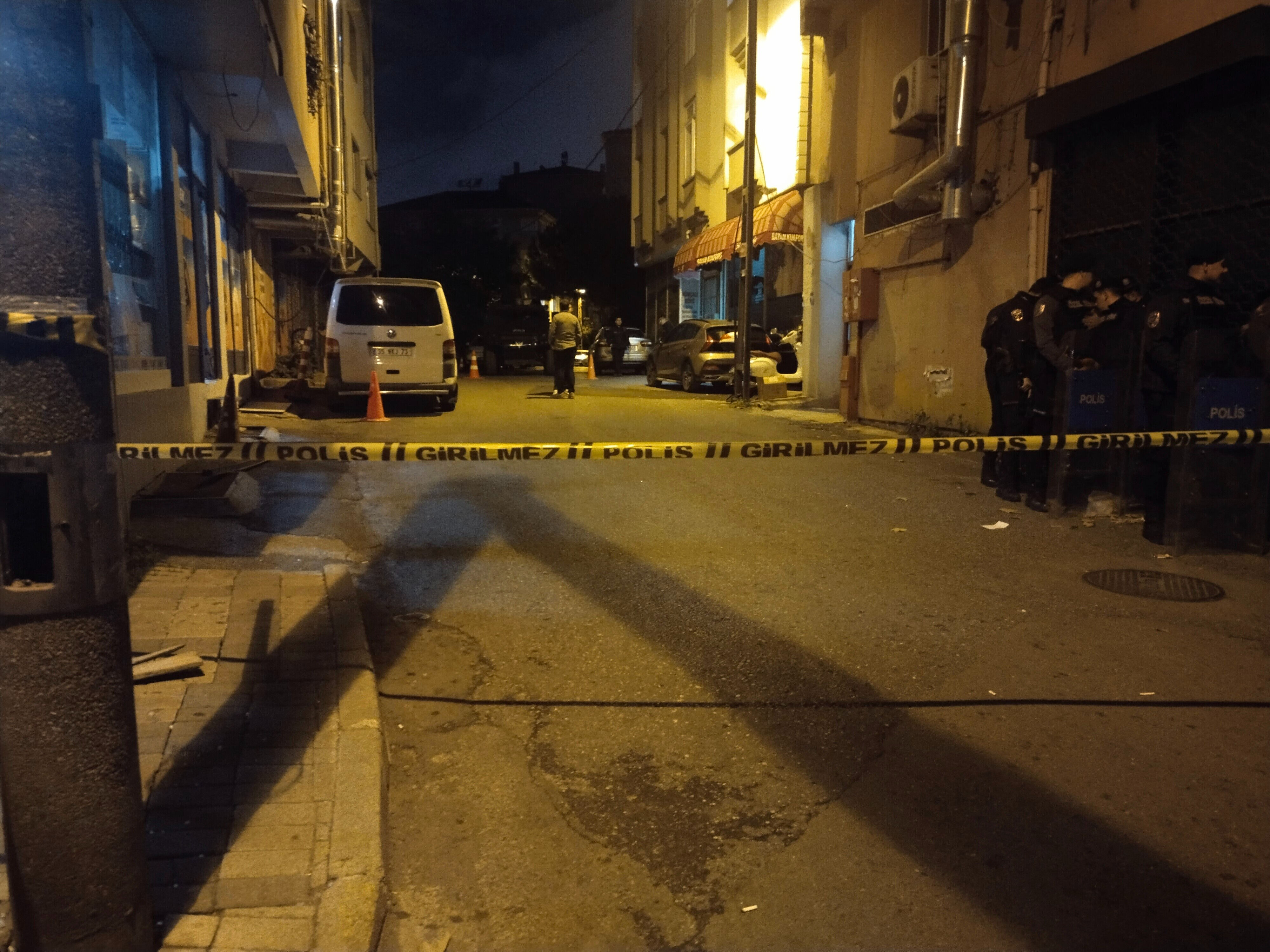 İstanbul Ataşehir'de silahlı çatışma! Ağır yaralılar var İstanbul Ataşehir'de silahlı çatışma! Ağır yaralılar var - 2. Resim