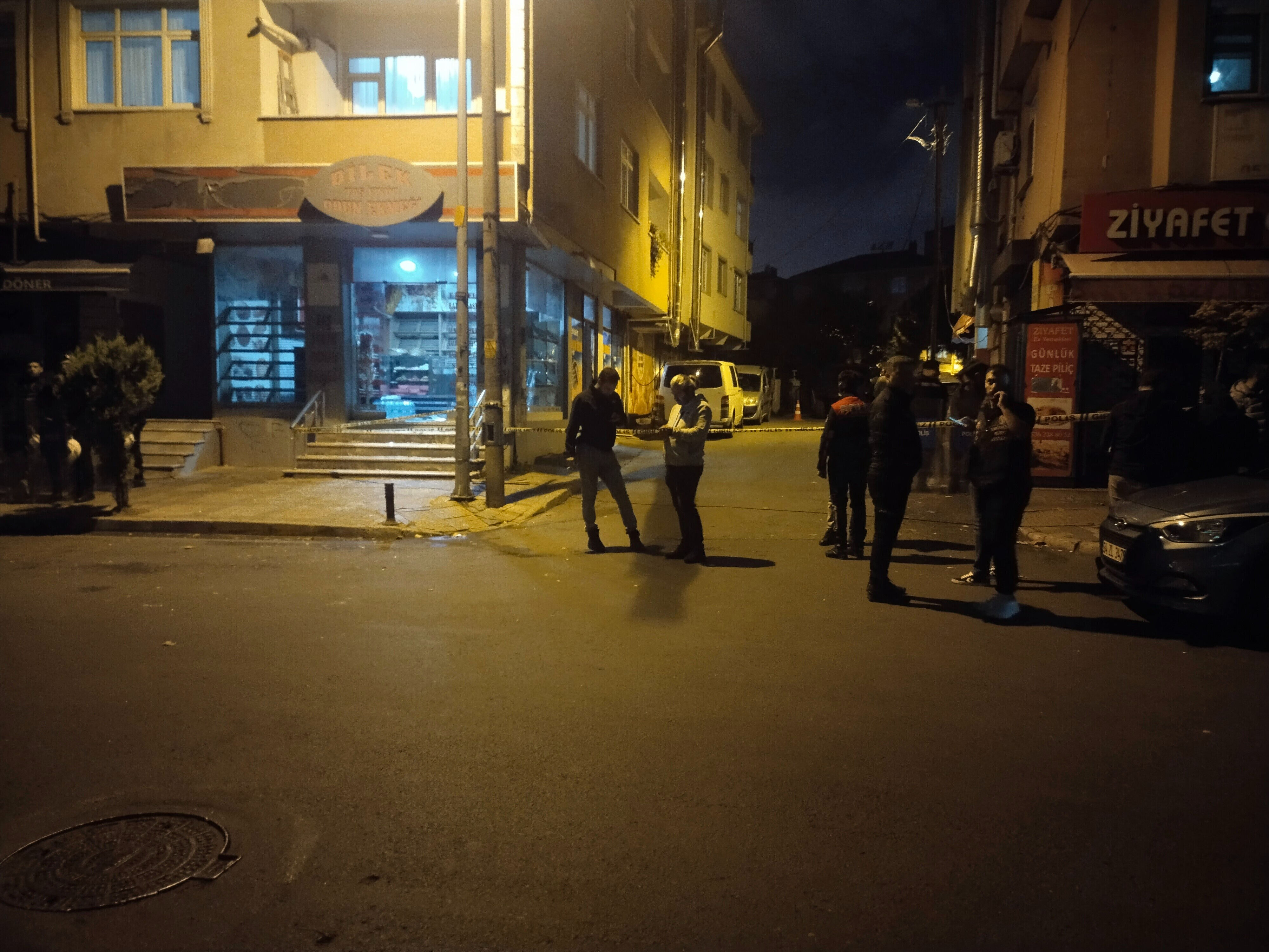 İstanbul Ataşehir'de silahlı çatışma! Ağır yaralılar var İstanbul Ataşehir'de silahlı çatışma! Ağır yaralılar var - 1. Resim