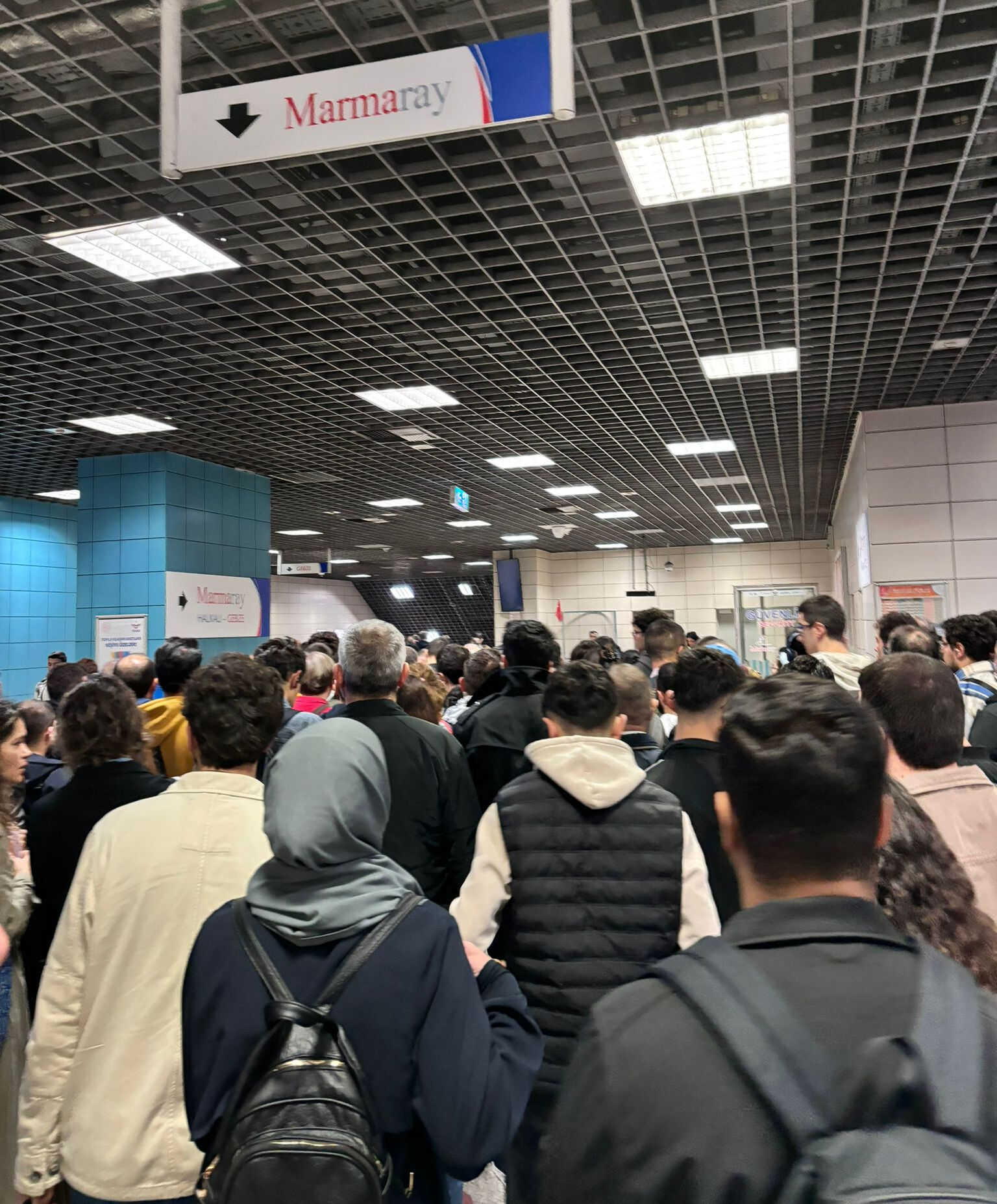 İstanbulluların ulaşım çilesi bitmiyor! Ne gemi çalıştı ne de Marmaray - 3. Resim