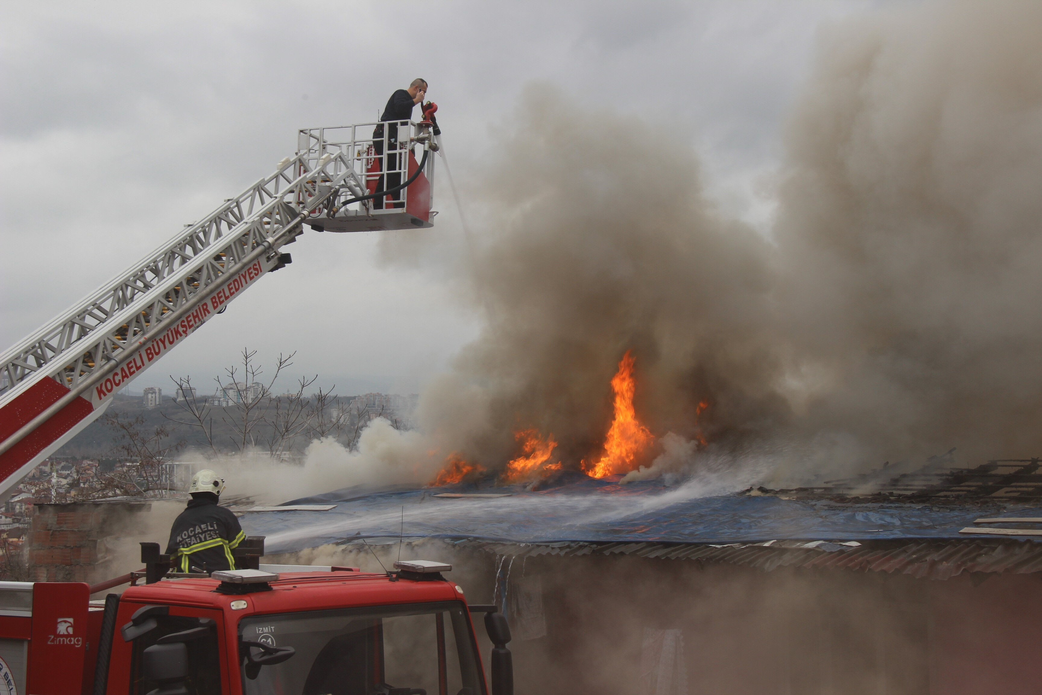 Küfür yüzünden bir kişi öldü 2 ev yandı Küfür yüzünden bir kişi öldü 2 ev yandı - 1. Resim