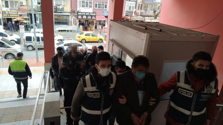 Küfür yüzünden bir kişi öldü 2 ev yandı Küfür yüzünden bir kişi öldü 2 ev yandı - 3. Resim