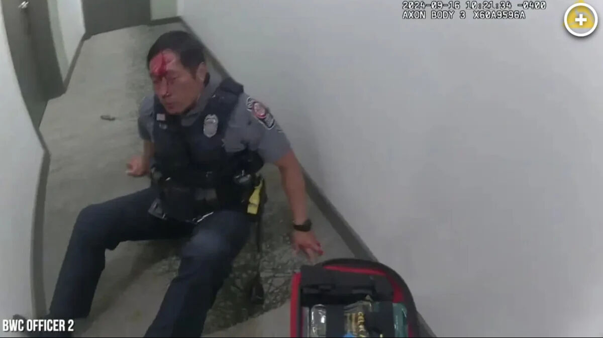 Yer: ABD! Polisi bıçaklayan saldırgan vurularak öldürüldü Polis memurunu bıçaklayan saldırgan polis tarafından vurularak öldürüldü - 1. Resim