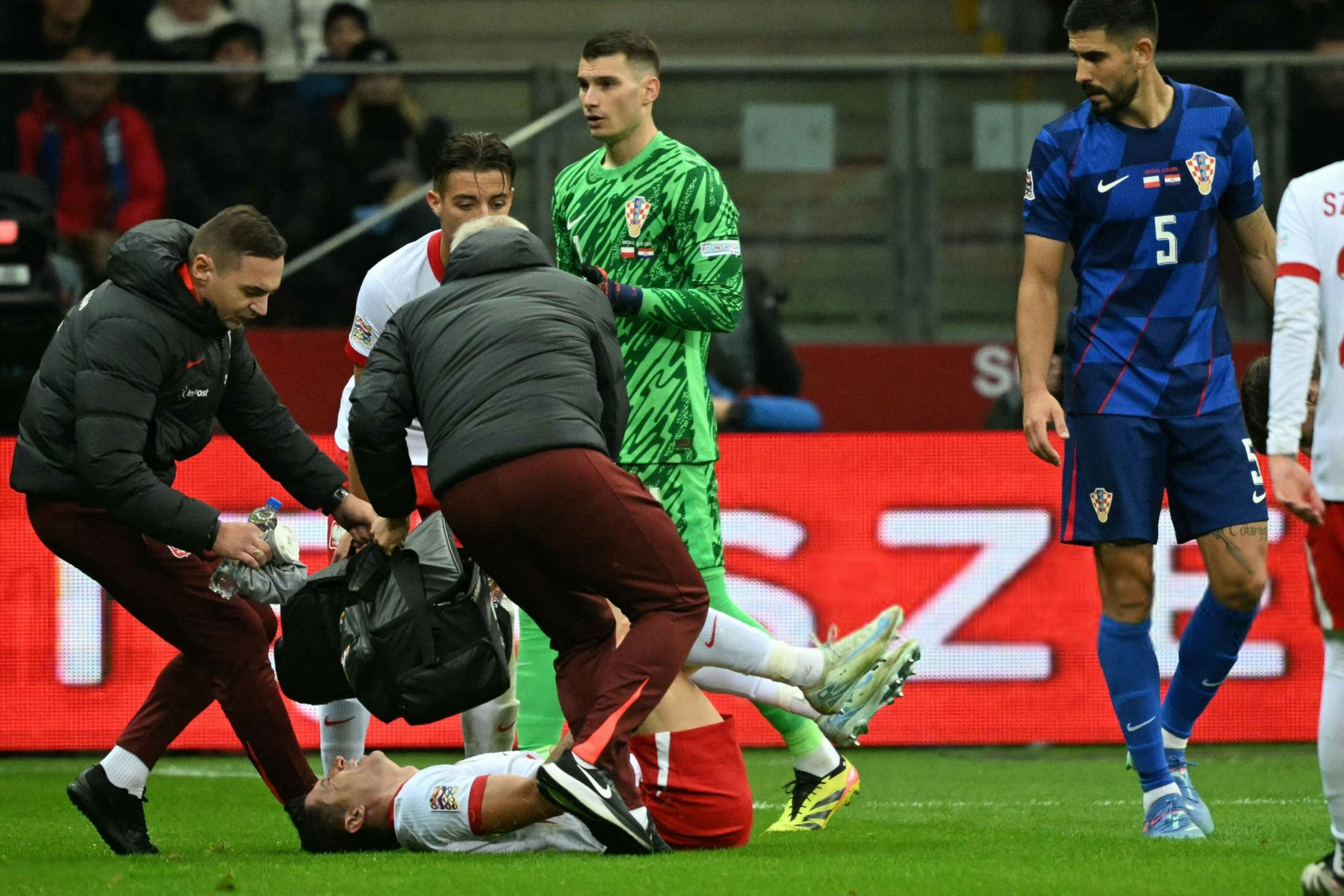 Polonya-Hırvatistan maçına damga vurdular! Szymanski attı, Livakovic kızardı - 1. Resim