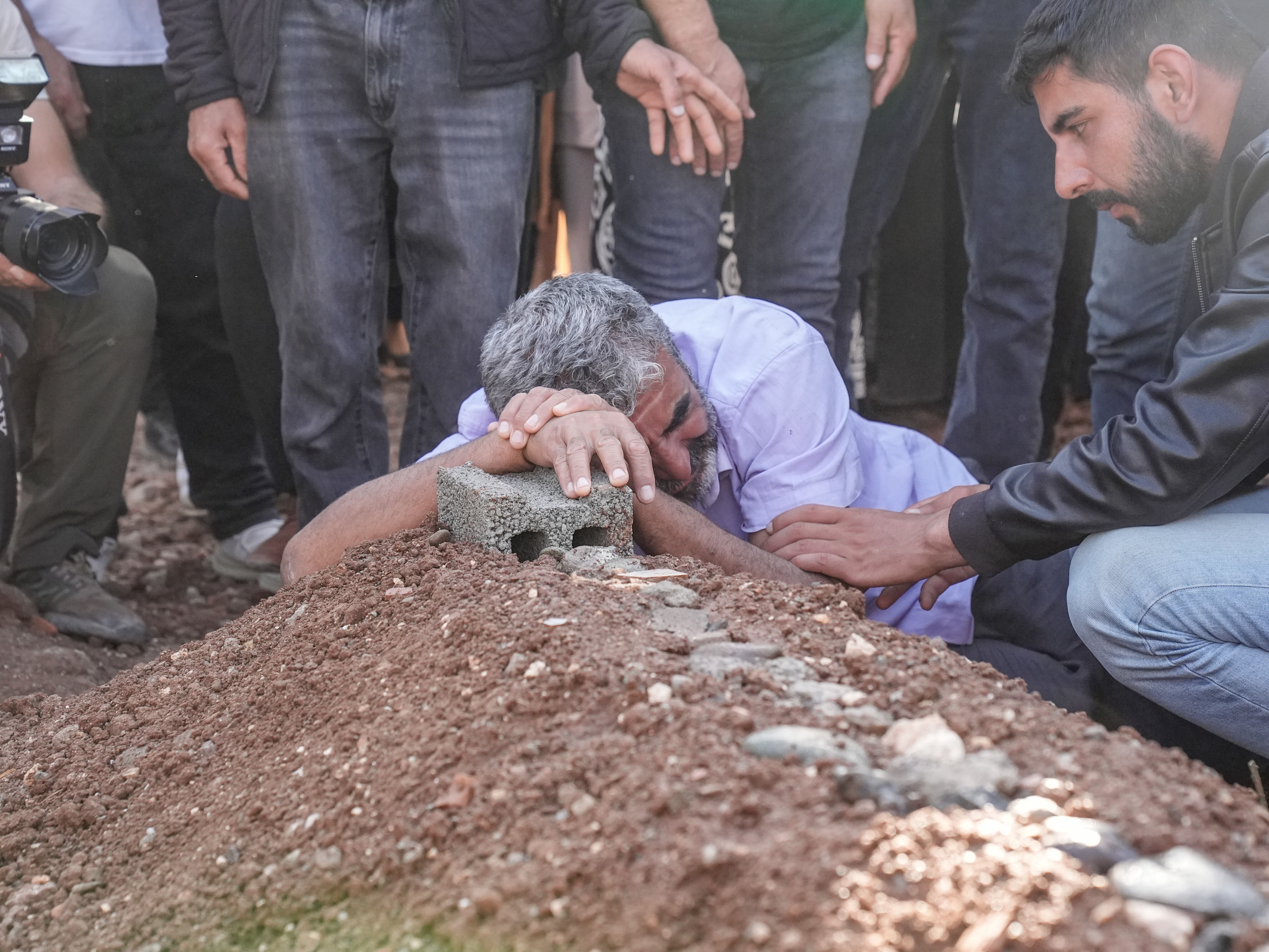 Rojin Kabaiş için cenaze töreni düzenlendi, tabutunu kadınlar taşıdı - 3. Resim