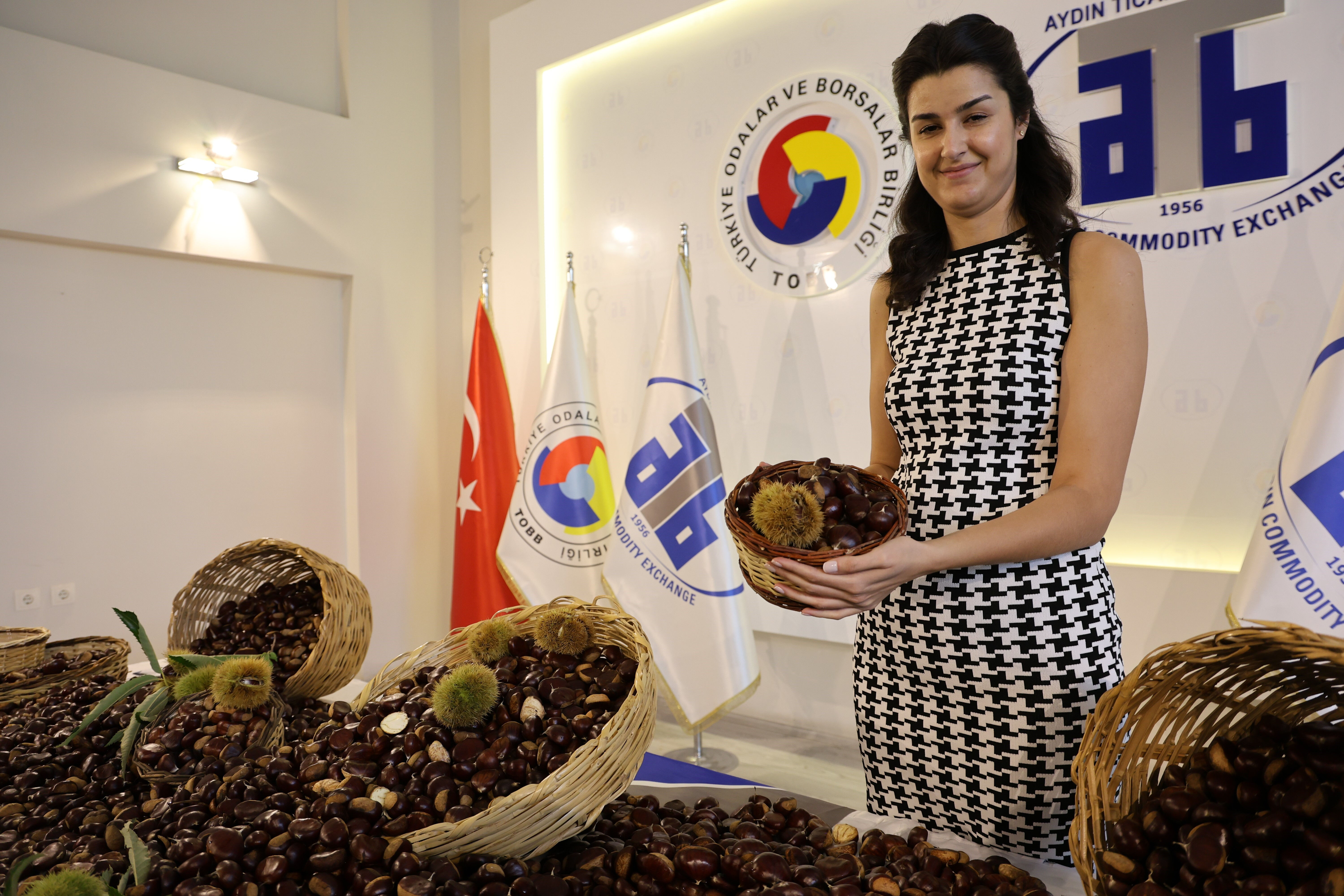 Sezonun ilk hasadı! Kilosu 500 liradan satıldı - 2. Resim