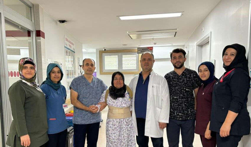 Uyuşma ve karıncalanma şikayetiyle başvurdu! Topallayarak geldiği hastaneden yürüyerek çıktı - 1. Resim