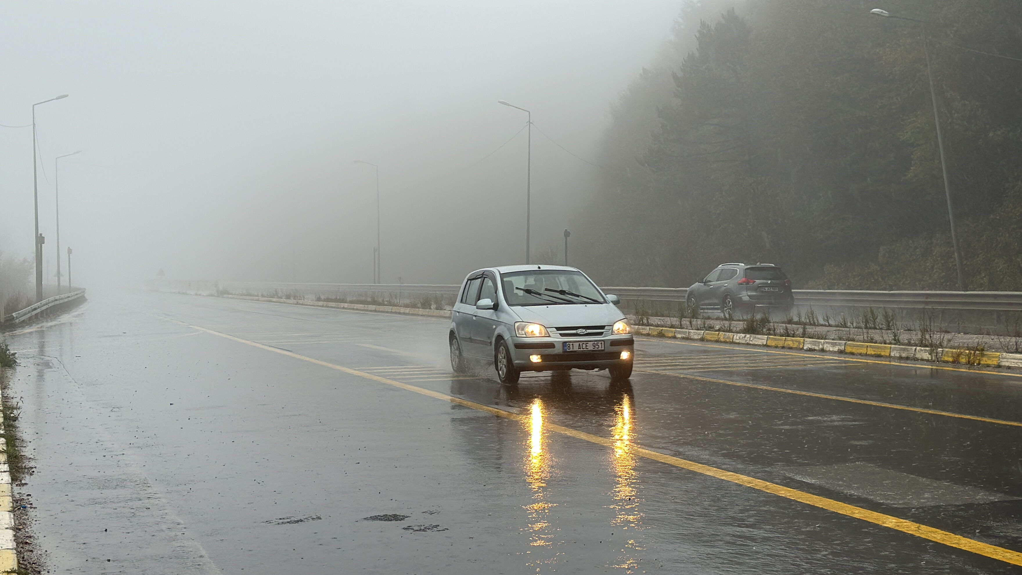 Bolu'da yoğun sis etkili oldu! Göz gözü görmedi - 1. Resim