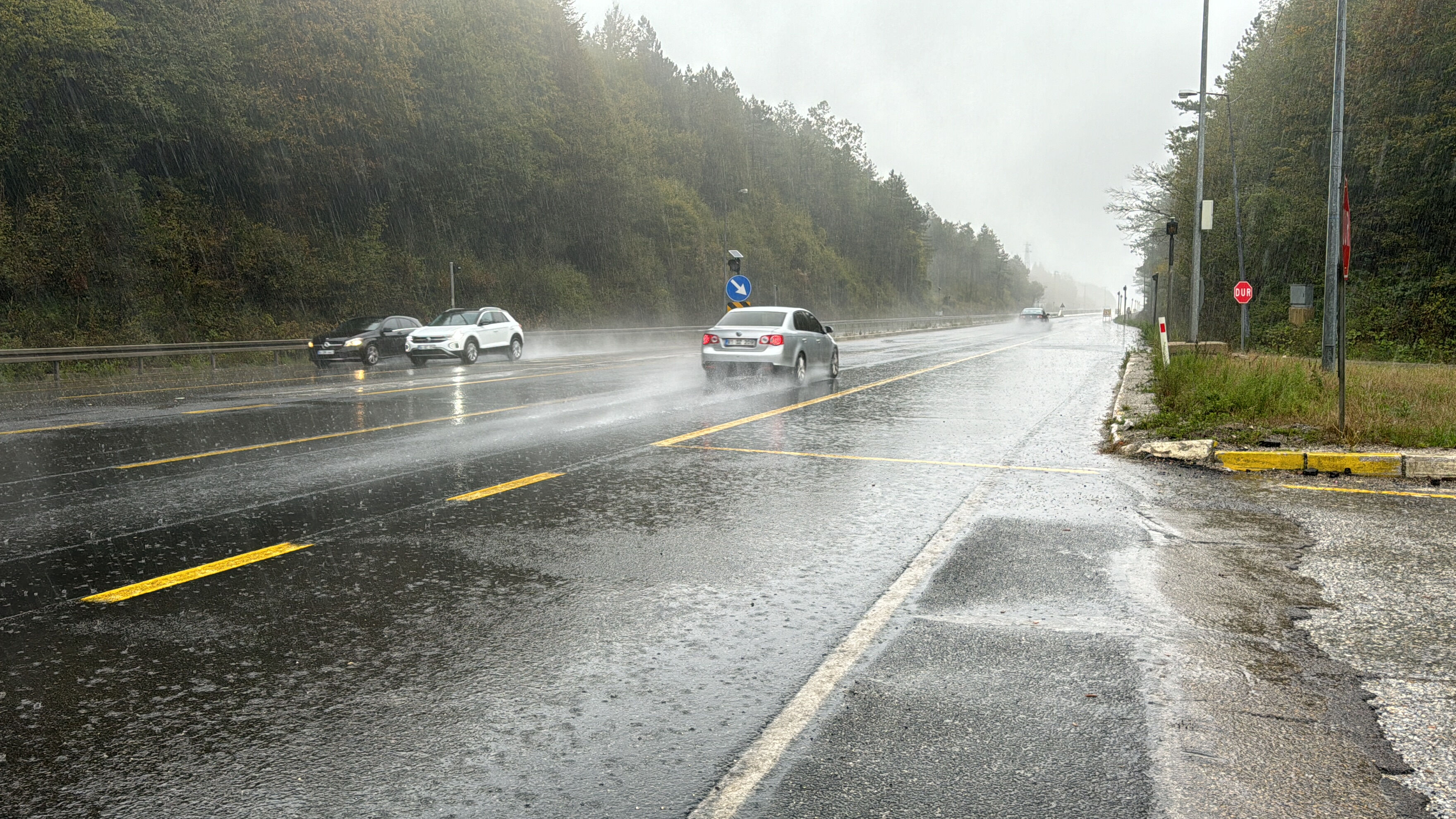 Bolu'da yoğun sis etkili oldu! Göz gözü görmedi - 2. Resim