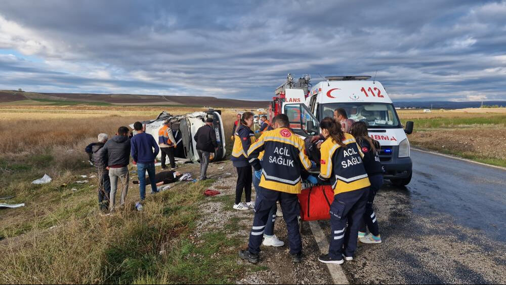 Çorum'da işçi servisi tıra çarptı! Ölü ve çok sayıda yaralı var Çorum'da işçi servisi tıra çarptı! Ölü ve çok sayıda yaralı var - 4. Resim