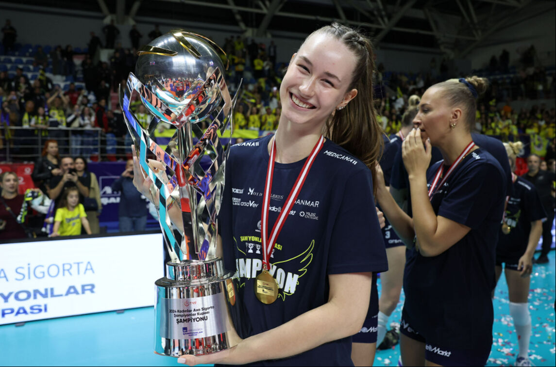 Fenerbahçe şampiyon oldu Eda Erdem'in hareketi olay oldu! 18'lik Liza Safranova şaşırdı kaldı Fenerbahçe şampiyon oldu Eda Erdem'in hareketi olay oldu! 18'lik Liza Safranova şaşırdı kaldı - 5. Resim
