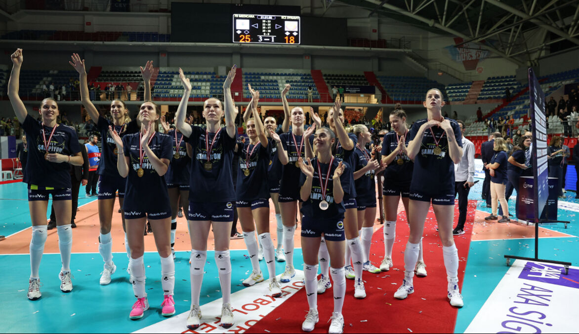 Fenerbahçe şampiyon oldu Eda Erdem'in hareketi olay oldu! 18'lik Liza Safranova şaşırdı kaldı Fenerbahçe şampiyon oldu Eda Erdem'in hareketi olay oldu! 18'lik Liza Safranova şaşırdı kaldı - 4. Resim