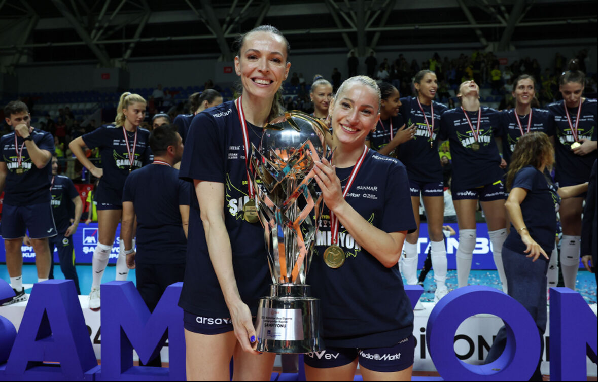 Fenerbahçe şampiyon oldu Eda Erdem'in hareketi olay oldu! 18'lik Liza Safranova şaşırdı kaldı Fenerbahçe şampiyon oldu Eda Erdem'in hareketi olay oldu! 18'lik Liza Safranova şaşırdı kaldı - 3. Resim