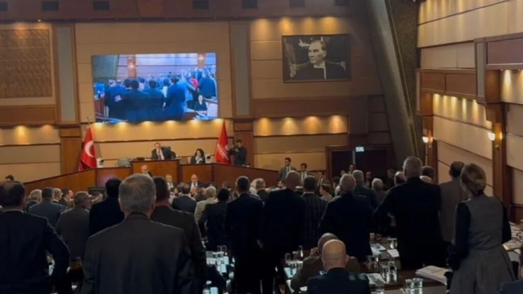 İBB Meclisi'nde LGBT dayatması! AK Parti'li ile CHP'li üyeler birbirine girdi - 4. Resim