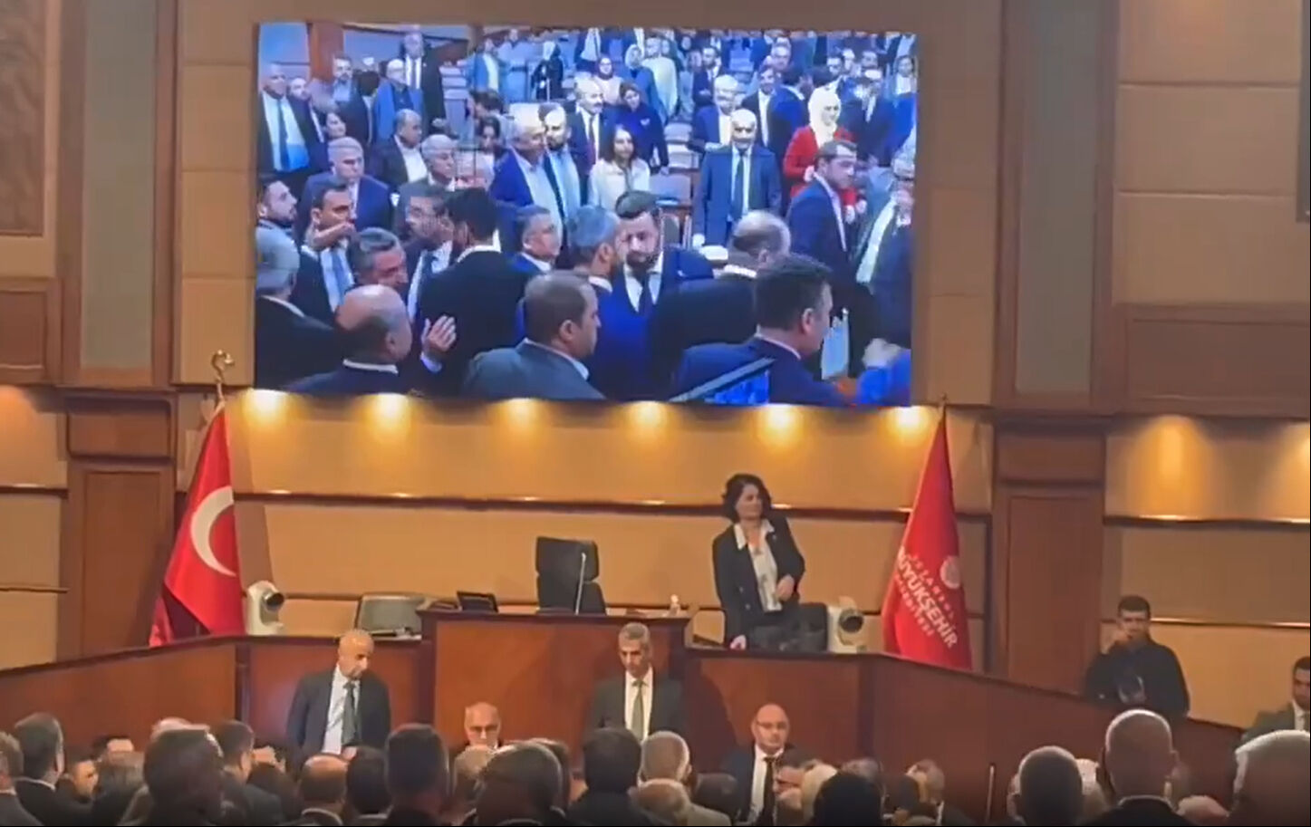 İBB Meclisi'nde LGBT dayatması! AK Parti'li ile CHP'li üyeler birbirine girdi - 3. Resim