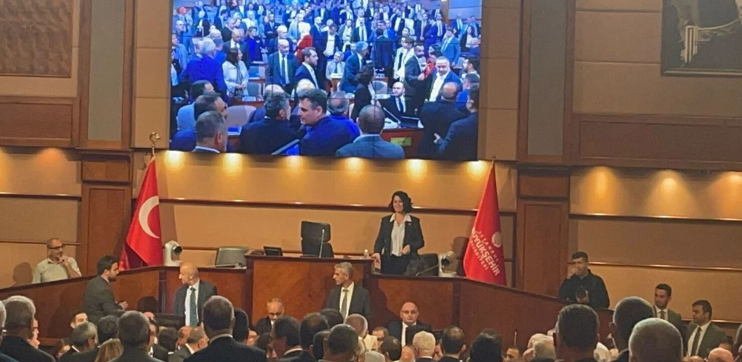 İBB Meclisi'nde LGBT dayatması! AK Parti'li ile CHP'li üyeler birbirine girdi - 6. Resim
