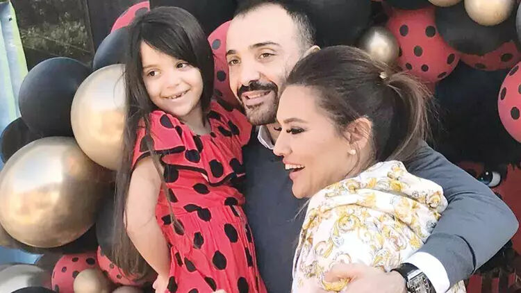 Kızı Hira talihsiz bir kaza yaşadı! Demet Akalın apar topar ülkeye döndü - 1. Resim