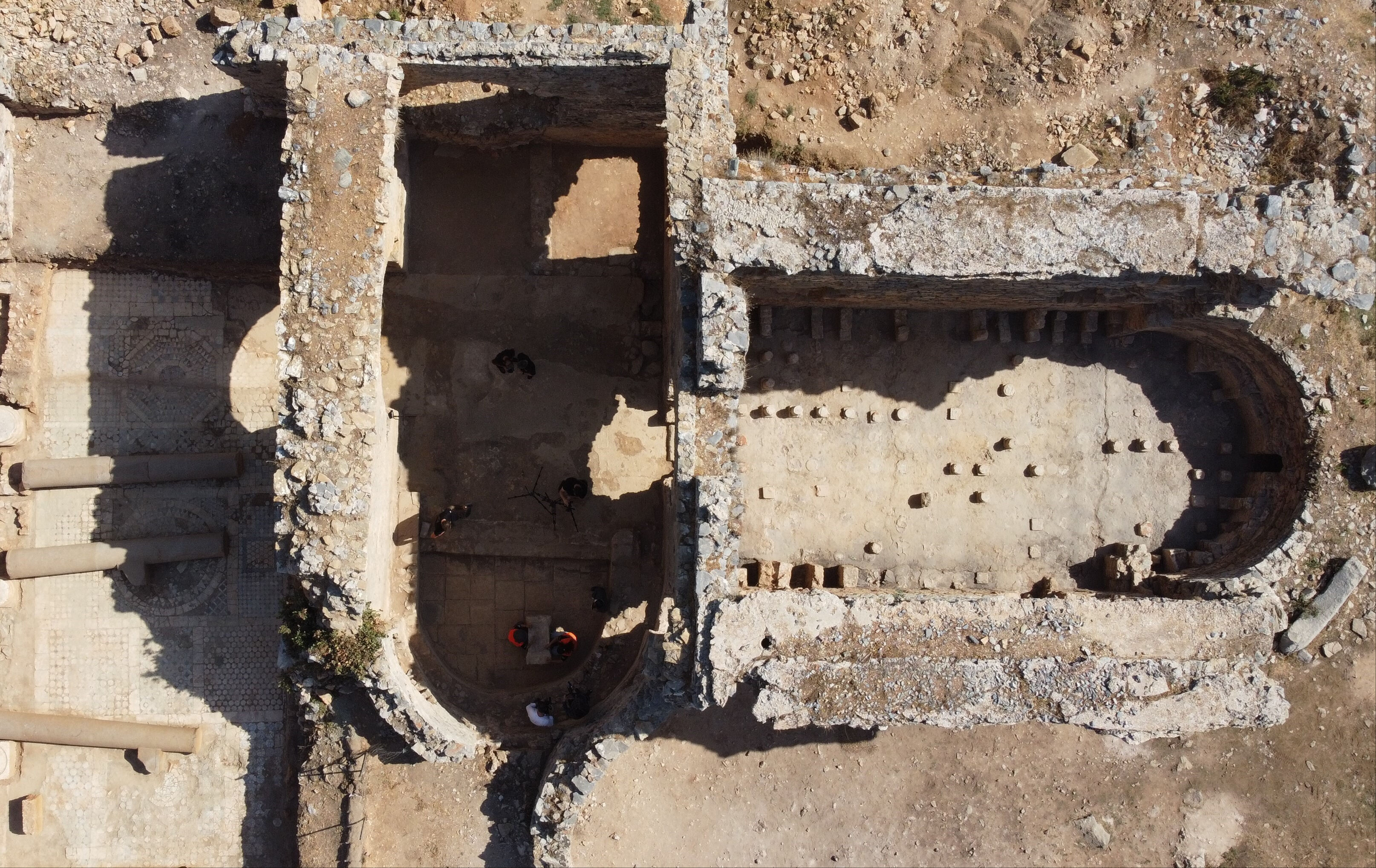 Mersin'de üstünde 13 satır yazı olan 2 bin yıllık güreşçi abidesi bulundu - 2. Resim