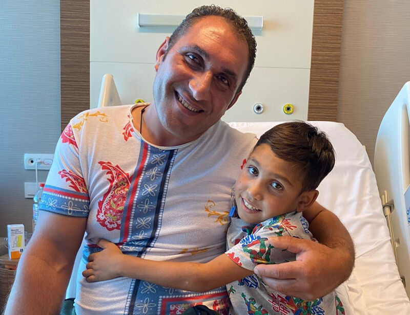 Önce hasta olmadığını ispatladı sonra böbreğini verdi! Mert, babasının böbreği ile hayata tutundu - 1. Resim