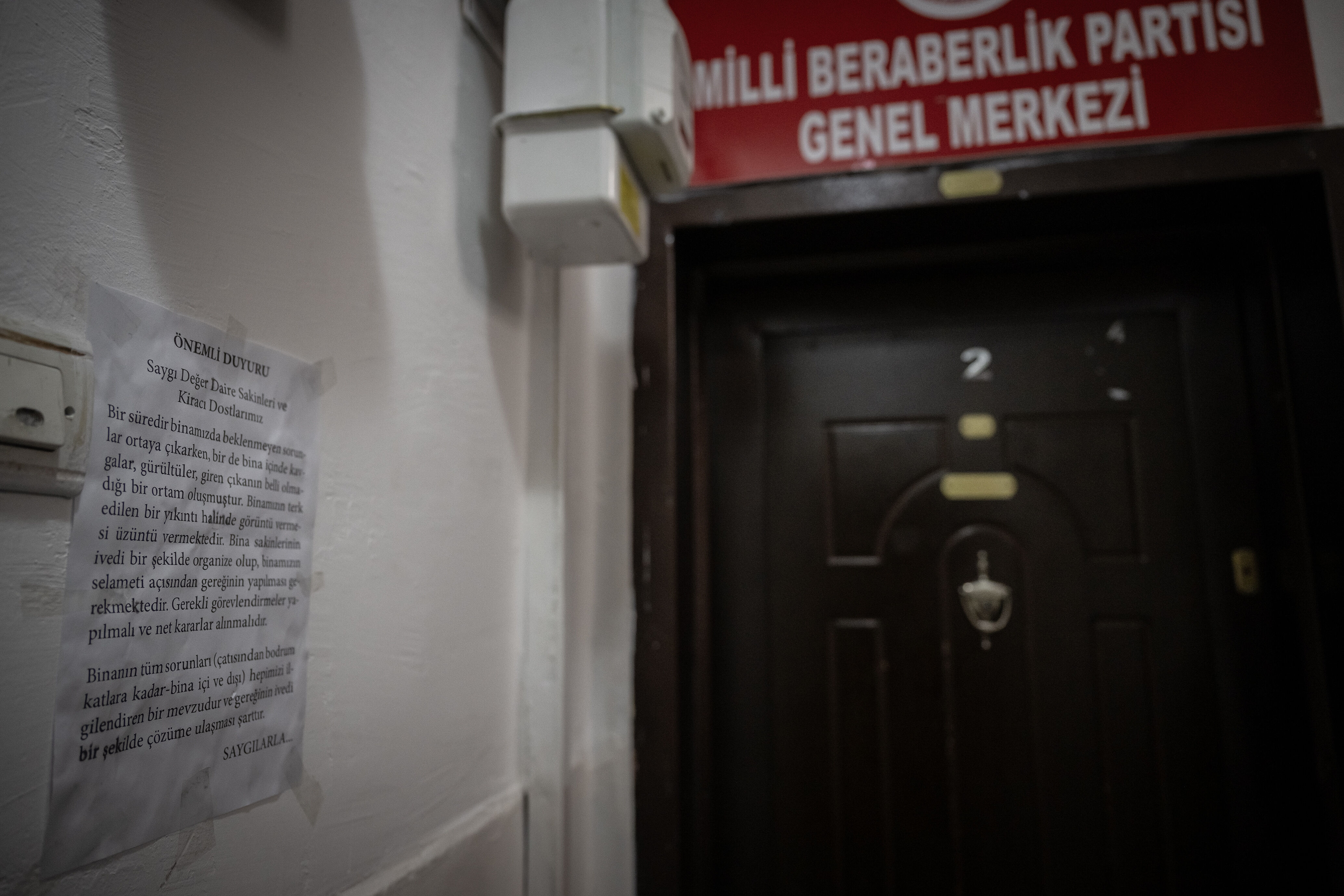 Siyasi parti genel merkezine uyuşturucu operasyonu! "Burası güvenli, polis giremez" demişler - 1. Resim