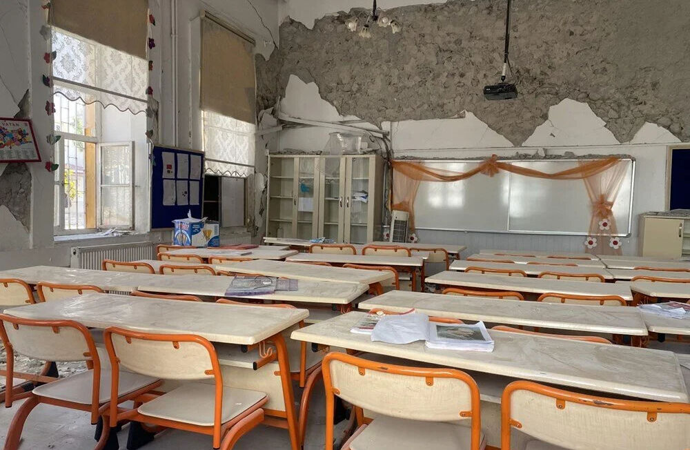 Vali Yılmaz Şimşek deprem sonrası Sivas'ta okulların tatil olduğunu duyurdu, 5 ilde daha okullar tatil edildi Vali Yılmaz Şimşek deprem sonrası Sivas'ta okulların tatil olduğunu duyurdu, 5 ilde daha okullar tatil edildi - 5. Resim