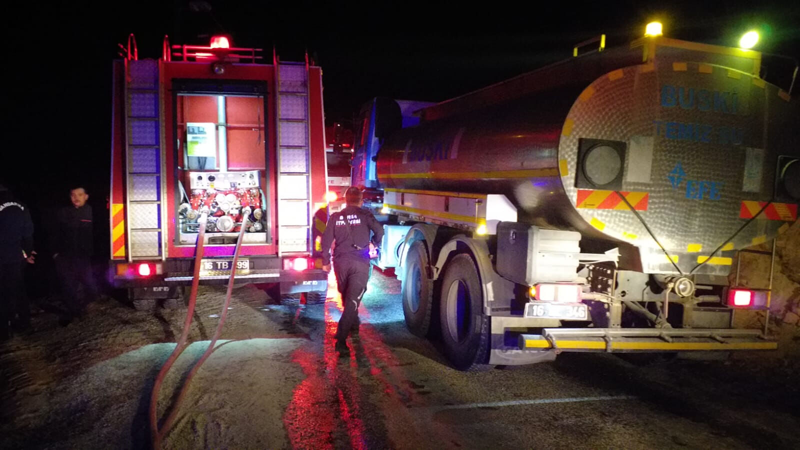 Bursa'da 3 ev alevlere teslim! İtfaiye ekipleri alevleri söndürdü - 3. Resim