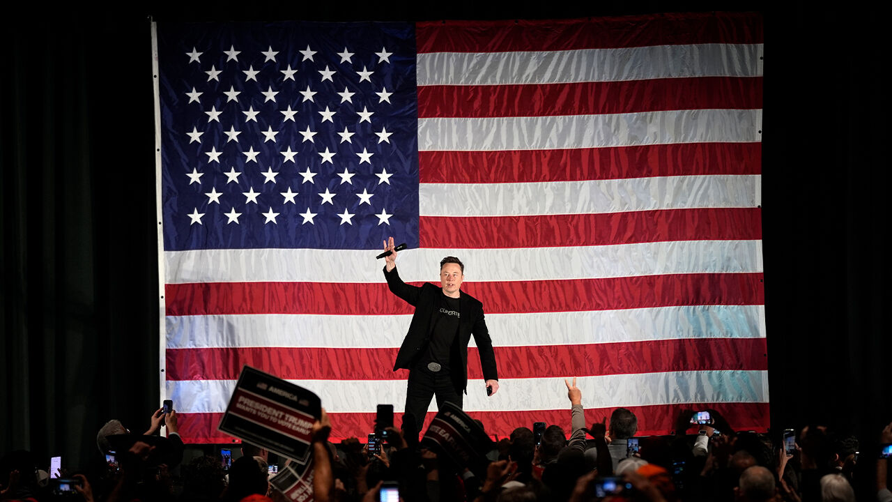 Elon Musk'tan tek başına  Elon Musk'tan tek başına