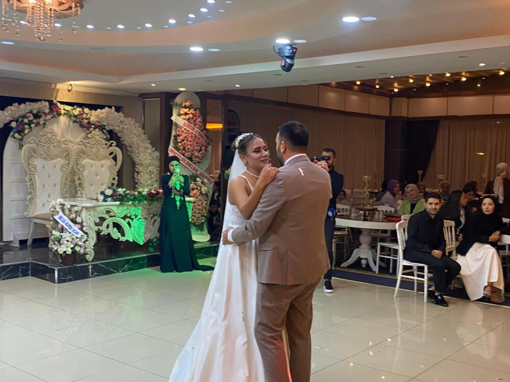 Gelin düğüne tır ile geldi! 'Yengem olur musun?' ile başladı, evlilikle taçlandı... Gelin düğüne tır ile geldi! 'Yengem olur musun?' ile başladı, evlilikle taçlandı... - 1. Resim