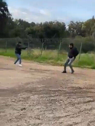 Mersin'de ticaret yapan bir kişiyi pusu kurup öldürürken videoya kaydettiler - 2. Resim